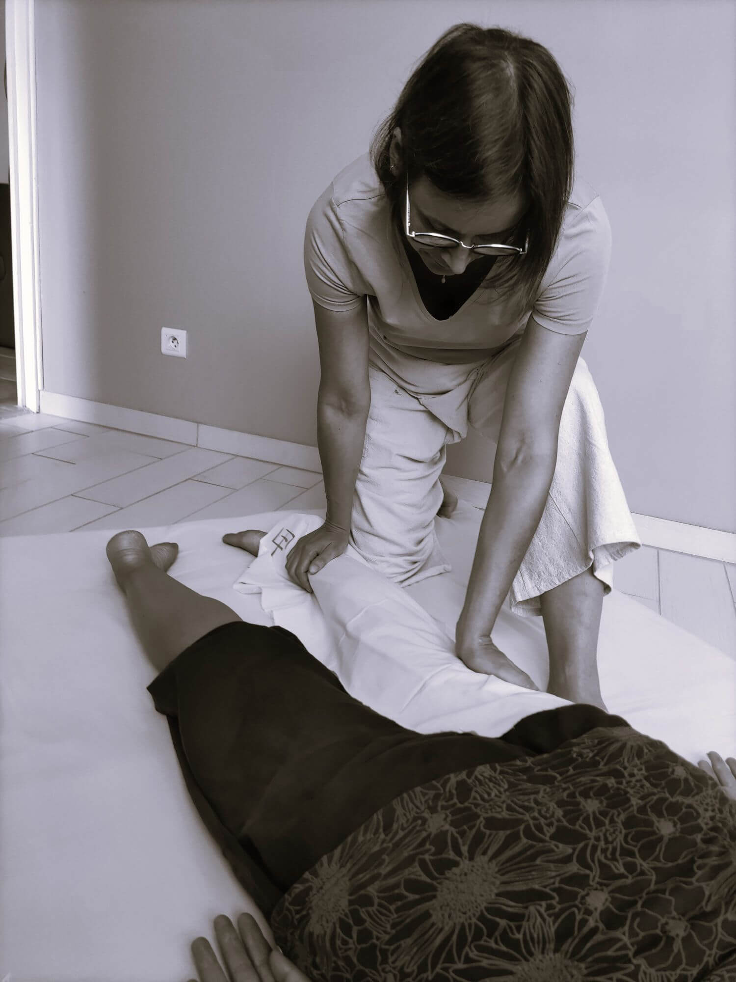 Pressions le long du méridien de la Vessie pendant la séance de shiatsu